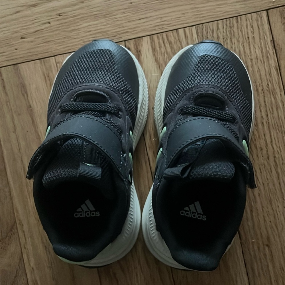 Barely worn sneakers